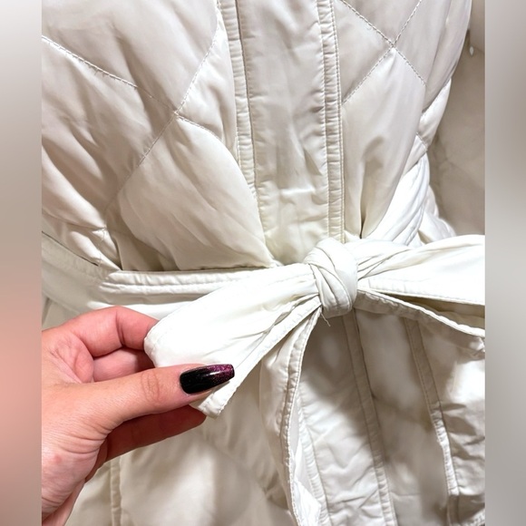 Eddie Bauer Cream Quilted Goose Down Hooded Faux Fur Belted Jacket Size Large - Picture 2 of 12